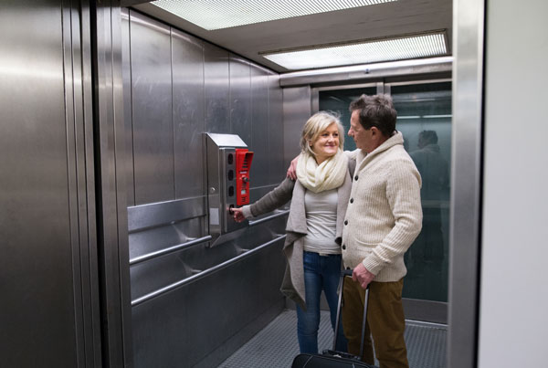 Muchas personas con problemas de movilidad están encerradas en sus viviendas